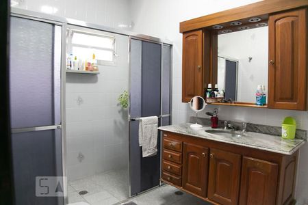 Casa para alugar com 236m², 3 quartos e 4 vagas Casa para alugar com 236m², 3 quartos e 4 vagasBanheiro da Suite