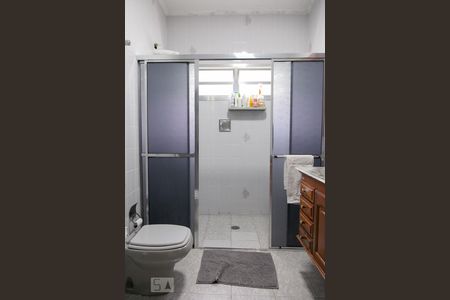 Casa para alugar com 236m², 3 quartos e 4 vagas Casa para alugar com 236m², 3 quartos e 4 vagasBanheiro da Suite