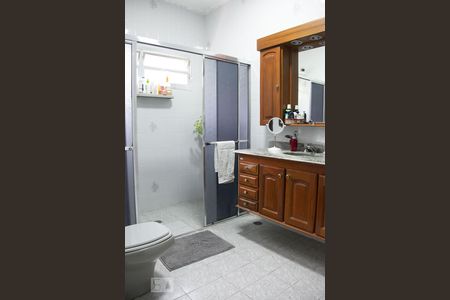 Casa para alugar com 236m², 3 quartos e 4 vagas Casa para alugar com 236m², 3 quartos e 4 vagasBanheiro da Suite