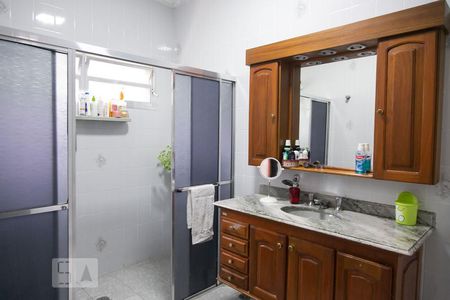 Casa para alugar com 236m², 3 quartos e 4 vagas Casa para alugar com 236m², 3 quartos e 4 vagasBanheiro da Suite