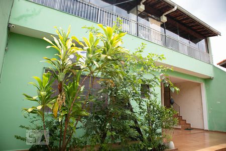 Casa para alugar com 236m², 3 quartos e 4 vagas Casa para alugar com 236m², 3 quartos e 4 vagasQuintal