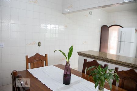 Casa para alugar com 236m², 3 quartos e 4 vagas Casa para alugar com 236m², 3 quartos e 4 vagasCopa