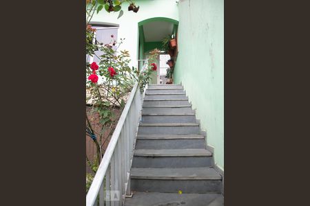 Casa para alugar com 236m², 3 quartos e 4 vagas Casa para alugar com 236m², 3 quartos e 4 vagasEscada