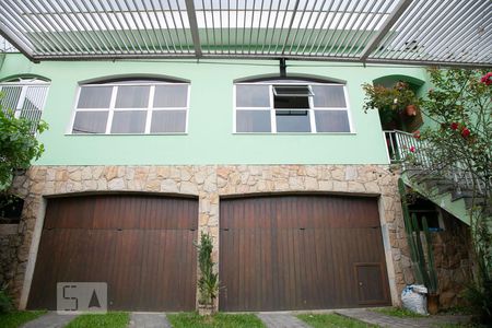 Casa para alugar com 236m², 3 quartos e 4 vagas Casa para alugar com 236m², 3 quartos e 4 vagasFachada