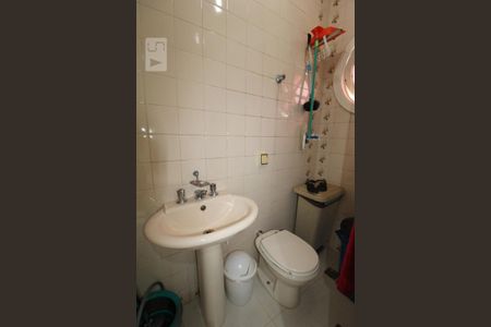 Casa para alugar com 800m², 4 quartos e 6 vagasBanheiro de Serviço