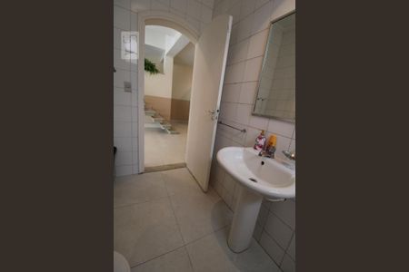 Casa para alugar com 800m², 4 quartos e 6 vagasBanheiro da Piscina