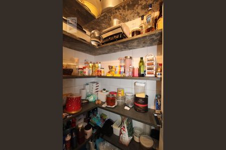 Casa para alugar com 800m², 4 quartos e 6 vagasDespensa da Cozinha