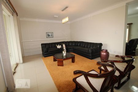 Casa para alugar com 800m², 4 quartos e 6 vagasSala