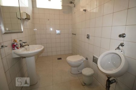 Casa para alugar com 800m², 4 quartos e 6 vagasBanheiro da Piscina