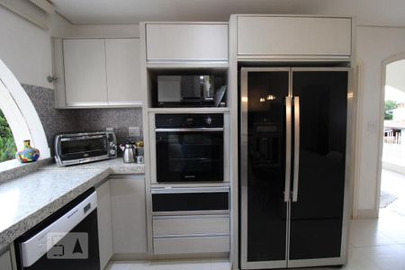 Casa para alugar com 800m², 4 quartos e 6 vagasCozinha