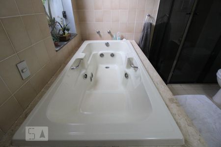 Casa para alugar com 800m², 4 quartos e 6 vagasBanheiro do Quarto 4