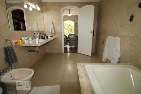 Casa para alugar com 800m², 4 quartos e 6 vagasBanheiro do Quarto 4