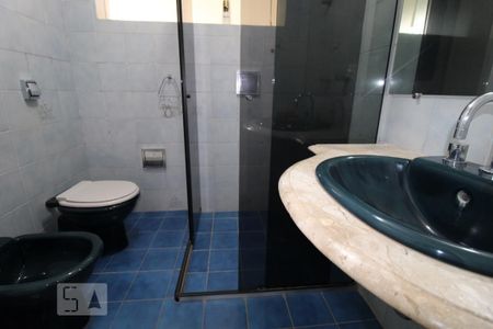 Casa para alugar com 800m², 4 quartos e 6 vagasBanheiro do Quarto 1