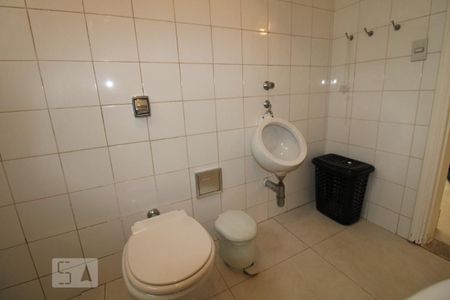 Casa para alugar com 800m², 4 quartos e 6 vagasBanheiro da Piscina