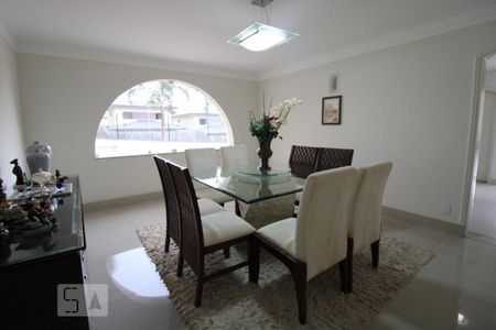 Casa para alugar com 800m², 4 quartos e 6 vagasSala de Jantar