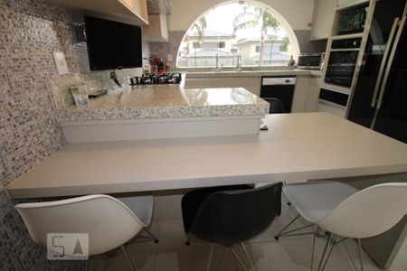 Casa para alugar com 800m², 4 quartos e 6 vagasCozinha