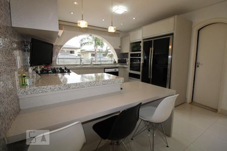 Casa para alugar com 800m², 4 quartos e 6 vagasCozinha