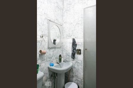 Casa à venda com 250m², 2 quartos e 4 vagas Casa à venda com 250m², 2 quartos e 4 vagasBanheiro 1