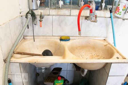 Casa à venda com 250m², 2 quartos e 4 vagas Casa à venda com 250m², 2 quartos e 4 vagasTanque