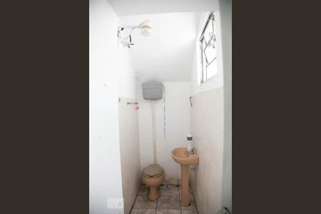 Casa à venda com 250m², 2 quartos e 4 vagas Casa à venda com 250m², 2 quartos e 4 vagasBanheiro da edicula