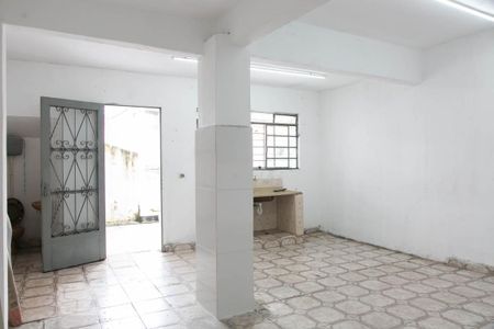 Casa à venda com 250m², 2 quartos e 4 vagas Casa à venda com 250m², 2 quartos e 4 vagasEdicula