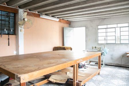 Casa à venda com 250m², 2 quartos e 4 vagas Casa à venda com 250m², 2 quartos e 4 vagasÁrea de Serviço