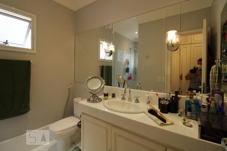 Casa de condomínio à venda com 400m², 3 quartos e 4 vagasBanheiro da suíte do Quarto 3 (suíte)