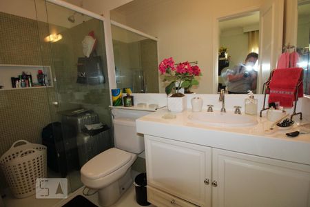 Casa de condomínio à venda com 400m², 3 quartos e 4 vagasBanheiro Social