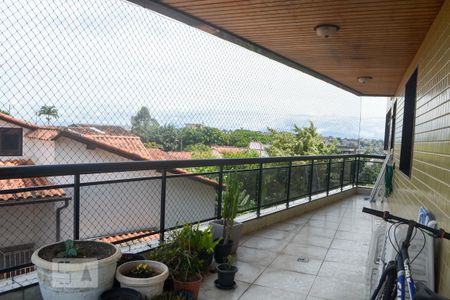 Apartamento à venda com 290m², 4 quartos e 5 vagas Apartamento à venda com 290m², 4 quartos e 5 vagasVaranda