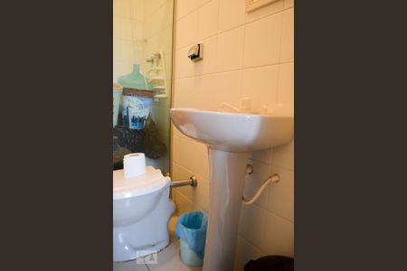 Apartamento à venda com 290m², 4 quartos e 5 vagas Apartamento à venda com 290m², 4 quartos e 5 vagasBanheiro de Serviço