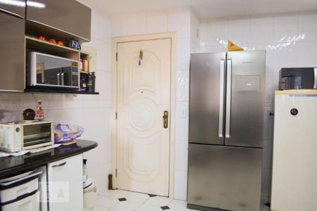 Apartamento à venda com 290m², 4 quartos e 5 vagas Apartamento à venda com 290m², 4 quartos e 5 vagasCozinha