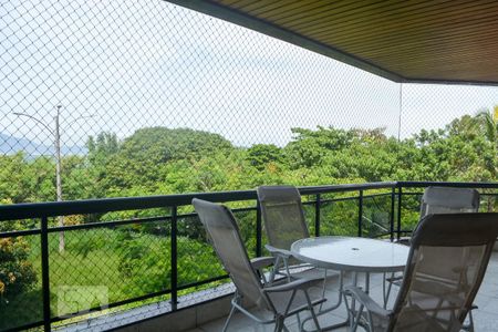 Apartamento à venda com 290m², 4 quartos e 5 vagas Apartamento à venda com 290m², 4 quartos e 5 vagasVaranda