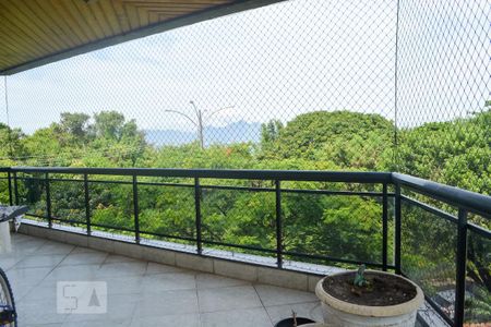 Apartamento à venda com 290m², 4 quartos e 5 vagas Apartamento à venda com 290m², 4 quartos e 5 vagasVaranda