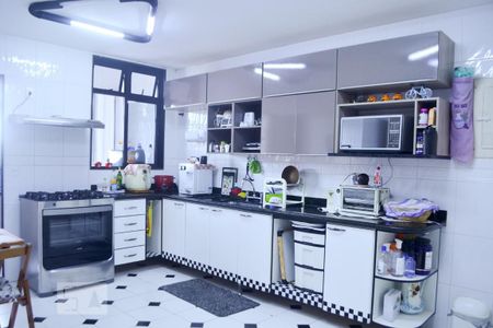 Apartamento à venda com 290m², 4 quartos e 5 vagas Apartamento à venda com 290m², 4 quartos e 5 vagasCozinha