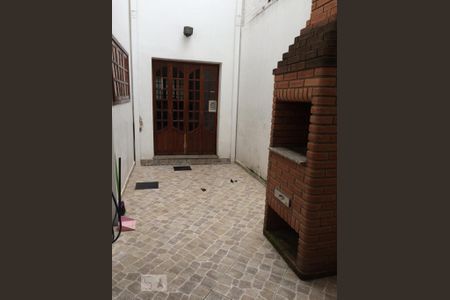 Casa à venda com 140m², 3 quartos e 2 vagas Casa à venda com 140m², 3 quartos e 2 vagasChurrasqueira