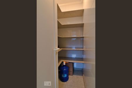 Apartamento à venda com 271m², 4 quartos e 5 vagas Apartamento à venda com 271m², 4 quartos e 5 vagasDespensa