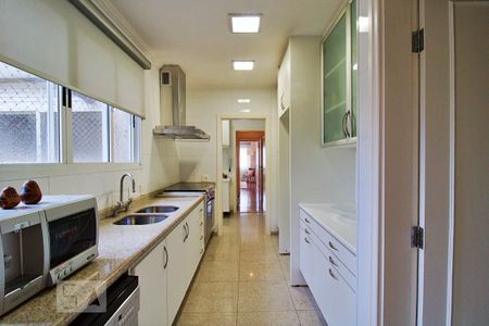 Apartamento à venda com 271m², 4 quartos e 5 vagas Apartamento à venda com 271m², 4 quartos e 5 vagasCozinha