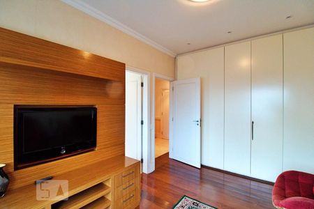 Apartamento à venda com 271m², 4 quartos e 5 vagas Apartamento à venda com 271m², 4 quartos e 5 vagasSuíte 3