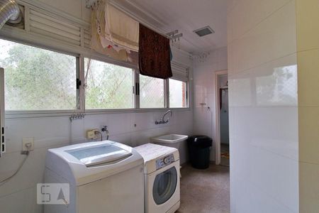 Apartamento à venda com 271m², 4 quartos e 5 vagas Apartamento à venda com 271m², 4 quartos e 5 vagasÁrea de Serviço