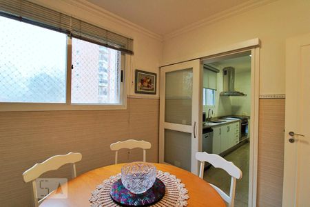 Apartamento à venda com 271m², 4 quartos e 5 vagas Apartamento à venda com 271m², 4 quartos e 5 vagasCopa