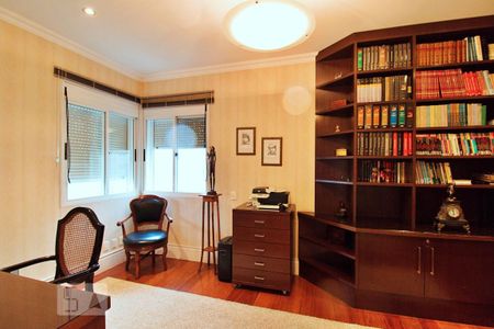 Apartamento à venda com 271m², 4 quartos e 5 vagas Apartamento à venda com 271m², 4 quartos e 5 vagasQuarto 4 /Escritório