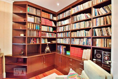 Apartamento à venda com 271m², 4 quartos e 5 vagas Apartamento à venda com 271m², 4 quartos e 5 vagasQuarto 4 /Escritório