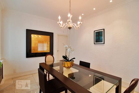 Apartamento à venda com 271m², 4 quartos e 5 vagas Apartamento à venda com 271m², 4 quartos e 5 vagasSala de Jantar