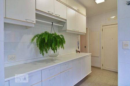 Apartamento à venda com 271m², 4 quartos e 5 vagas Apartamento à venda com 271m², 4 quartos e 5 vagasÁrea de Serviço