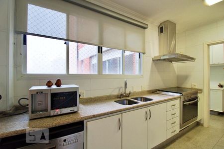 Apartamento à venda com 271m², 4 quartos e 5 vagas Apartamento à venda com 271m², 4 quartos e 5 vagasCozinha