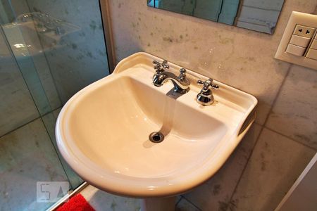 Apartamento à venda com 271m², 4 quartos e 5 vagas Apartamento à venda com 271m², 4 quartos e 5 vagasBanheiro da Suíte 2