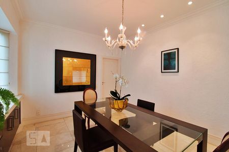 Apartamento à venda com 271m², 4 quartos e 5 vagas Apartamento à venda com 271m², 4 quartos e 5 vagasSala de Jantar