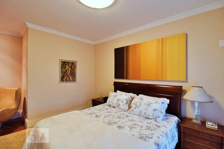 Apartamento à venda com 271m², 4 quartos e 5 vagas Apartamento à venda com 271m², 4 quartos e 5 vagasSuíte 1