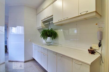 Apartamento à venda com 271m², 4 quartos e 5 vagas Apartamento à venda com 271m², 4 quartos e 5 vagasÁrea de Serviço