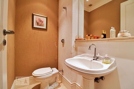 Apartamento à venda com 271m², 4 quartos e 5 vagas Apartamento à venda com 271m², 4 quartos e 5 vagasLavabo